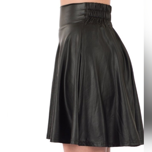 A24 Zenana Outfitters Casual Vegan Leather High Waisted Black Skater Skirt Sz XL - Picture 5 of 10